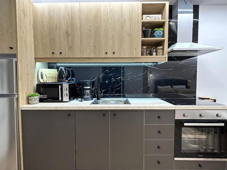 Oasis Luxury Apartments Еретрия Екстериор снимка