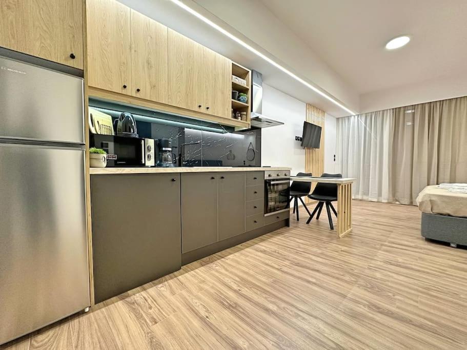 Oasis Luxury Apartments Еретрия Екстериор снимка