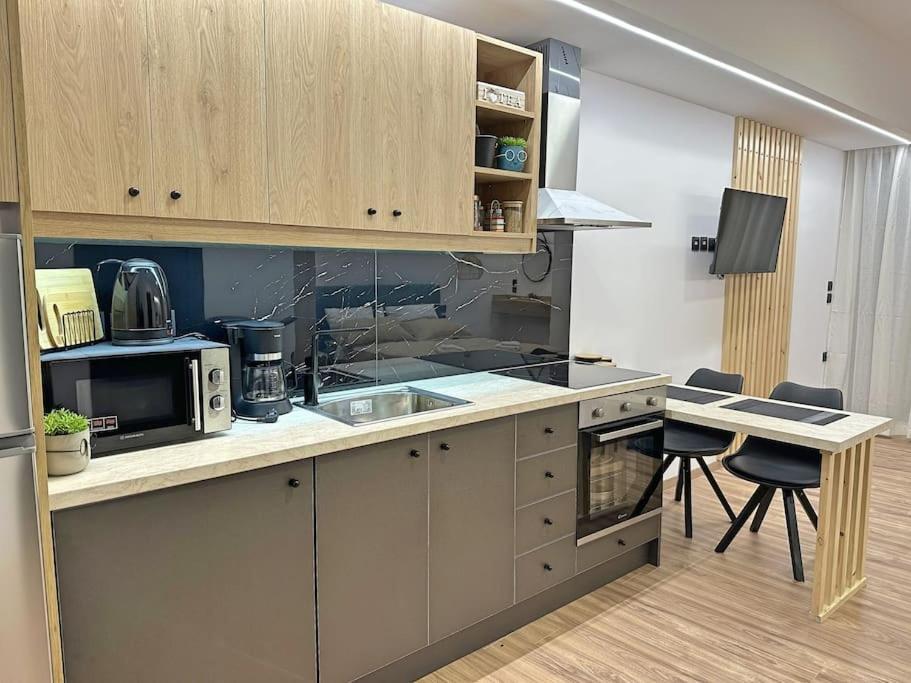 Oasis Luxury Apartments Еретрия Екстериор снимка